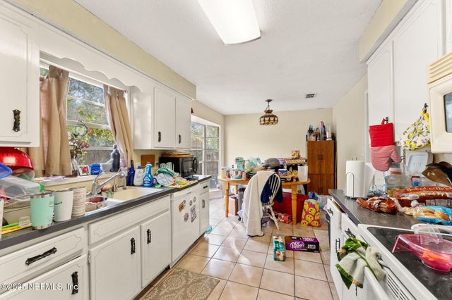 3769 SPRING LAKE Road, Jacksonville, FL 32210