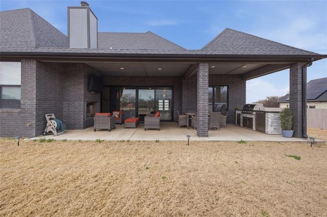2600 Hayfield Way, Guthrie, OK 73044