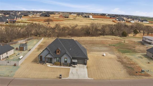 2600 Hayfield Way, Guthrie, OK 73044