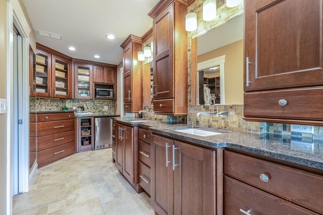 2768 Glendower Terrace, Elgin, IL 60124
