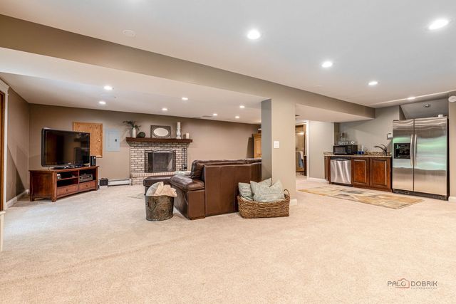 2768 Glendower Terrace, Elgin, IL 60124