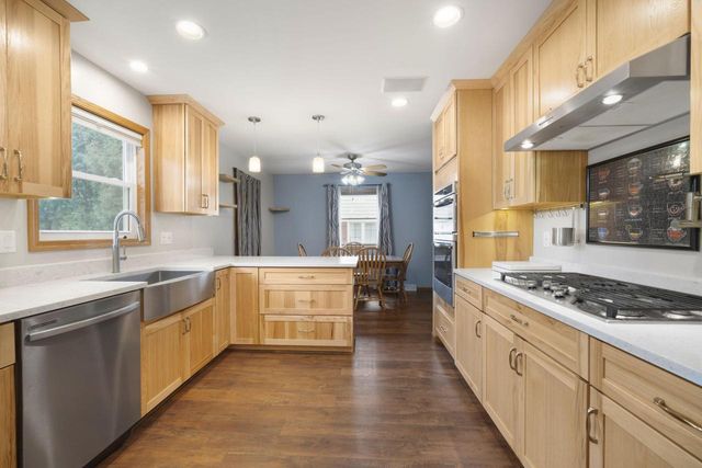 6642 Radburn LANE, Greendale, WI 53129