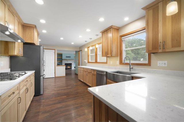 6642 Radburn LANE, Greendale, WI 53129