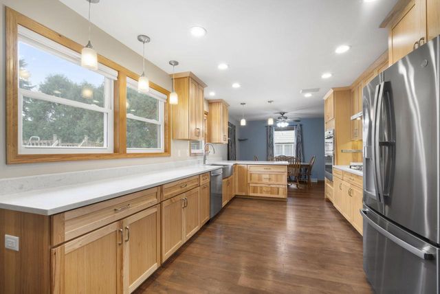 6642 Radburn LANE, Greendale, WI 53129