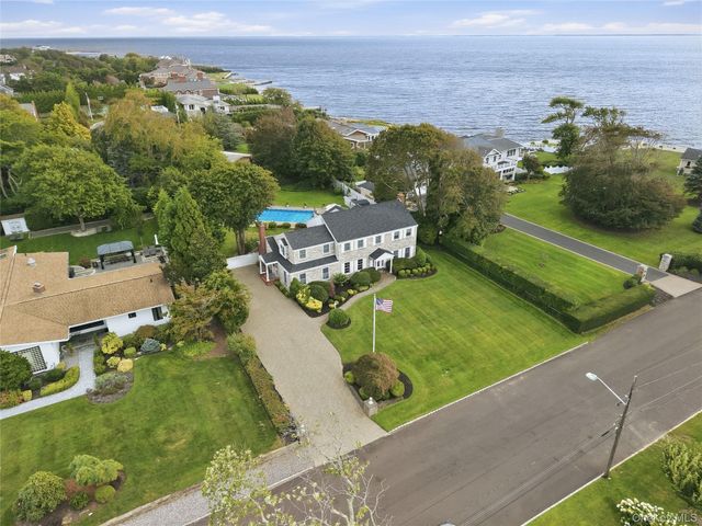 15 Saltmeadow Lane, Bayport, NY 11705