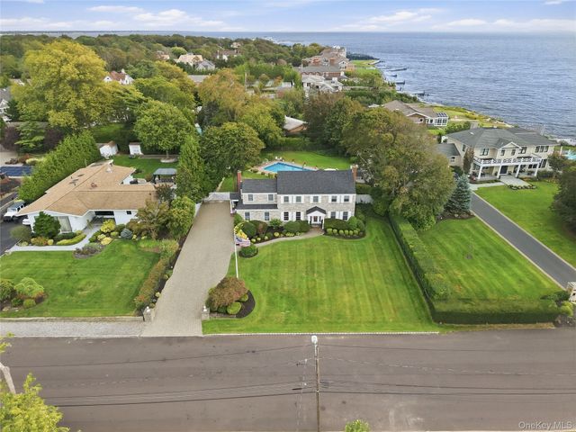15 Saltmeadow Lane, Bayport, NY 11705