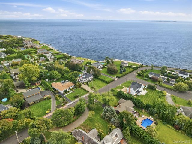15 Saltmeadow Lane, Bayport, NY 11705