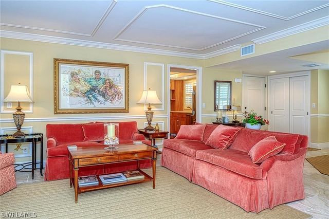 285 5th AVE S 2B, Naples, FL 34102