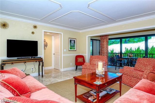 285 5th AVE S 2B, Naples, FL 34102