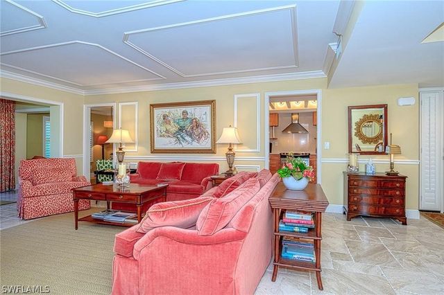 285 5th AVE S 2B, Naples, FL 34102