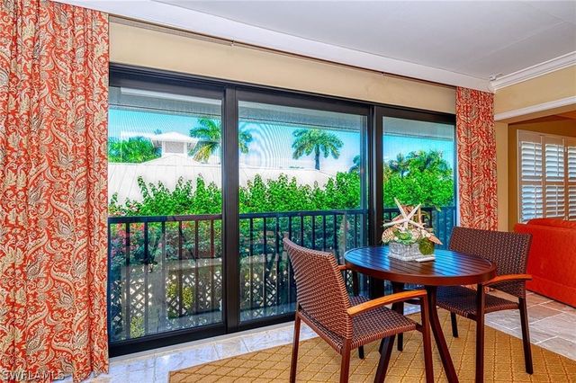 285 5th AVE S 2B, Naples, FL 34102