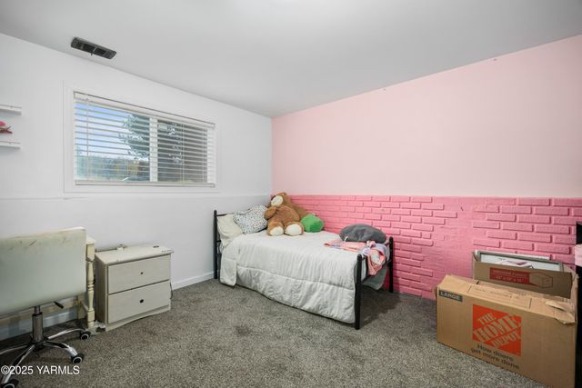 2202 Hill Dr, Grandview, WA 98930