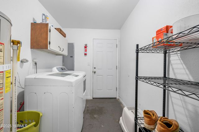 2202 Hill Dr, Grandview, WA 98930