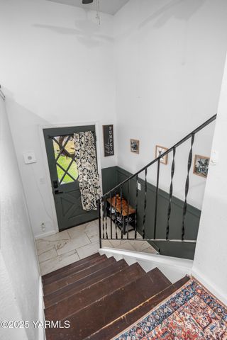 2202 Hill Dr, Grandview, WA 98930