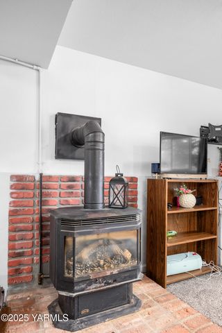 2202 Hill Dr, Grandview, WA 98930