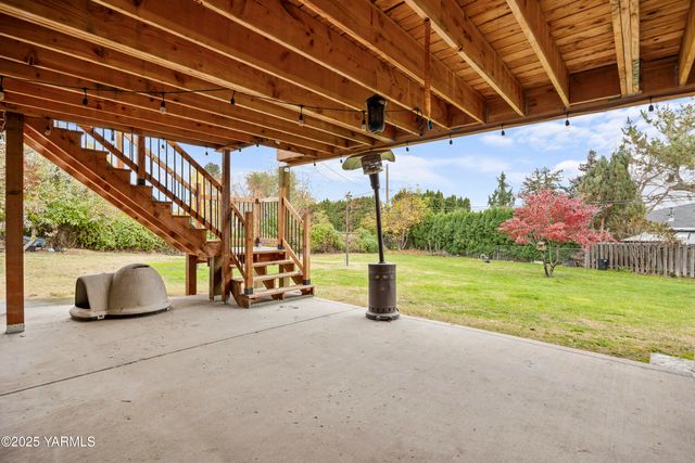 2202 Hill Dr, Grandview, WA 98930