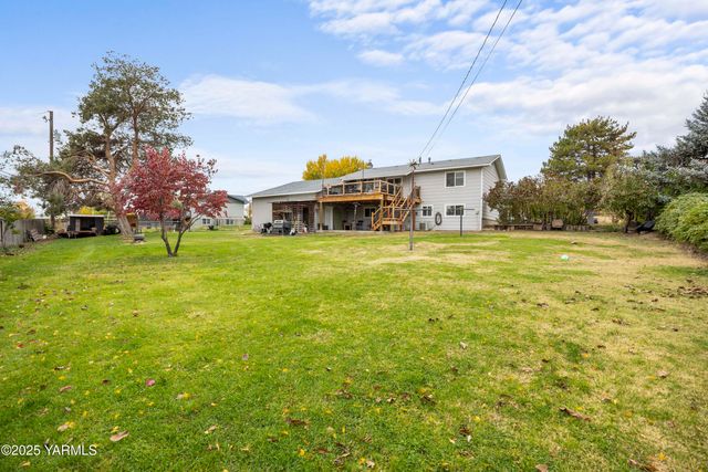 2202 Hill Dr, Grandview, WA 98930