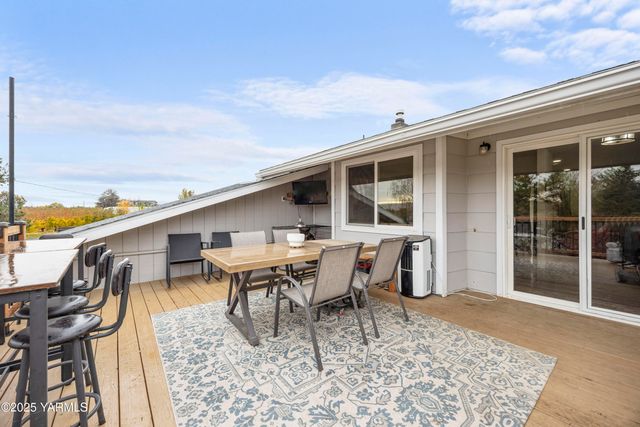 2202 Hill Dr, Grandview, WA 98930