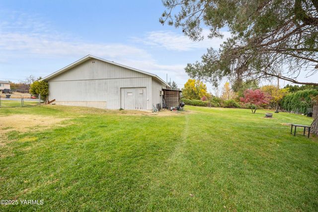 2202 Hill Dr, Grandview, WA 98930