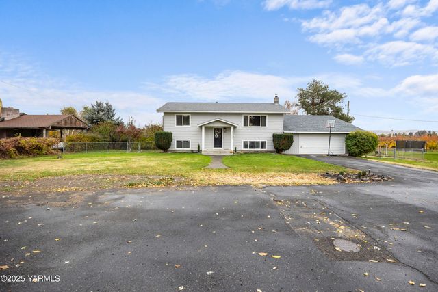 2202 Hill Dr, Grandview, WA 98930