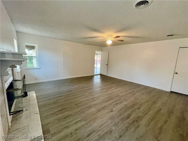1107 E Street, Barling, AR 72923