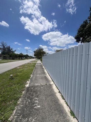 2831 NW 189th St, Miami Gardens, FL 33056