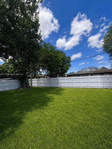 2831 NW 189th St, Miami Gardens, FL 33056