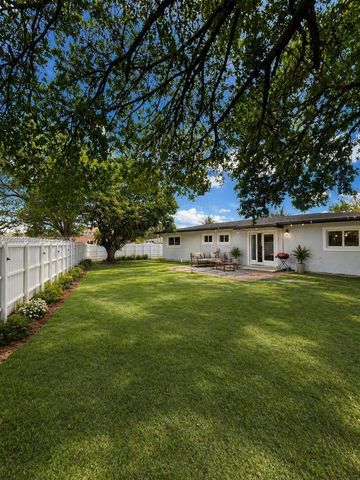 2831 NW 189th St, Miami Gardens, FL 33056