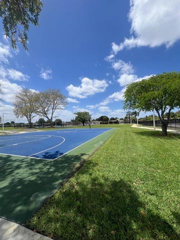 2831 NW 189th St, Miami Gardens, FL 33056