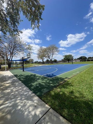 2831 NW 189th St, Miami Gardens, FL 33056