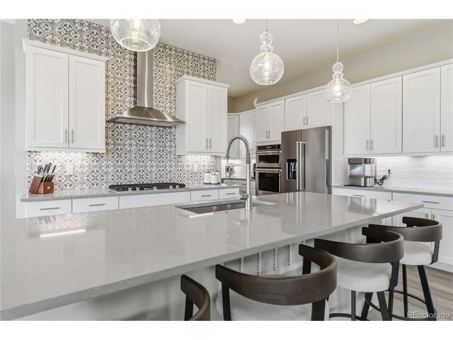 489 Meadowleaf Ln, Highlands Ranch, CO 80126