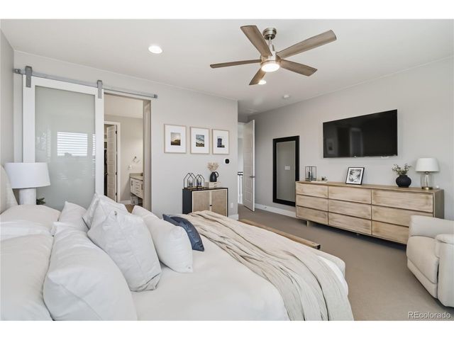 489 Meadowleaf Ln, Highlands Ranch, CO 80126