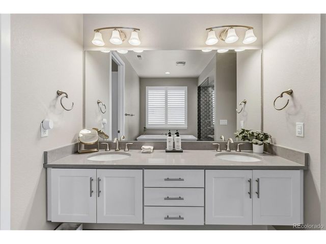 489 Meadowleaf Ln, Highlands Ranch, CO 80126