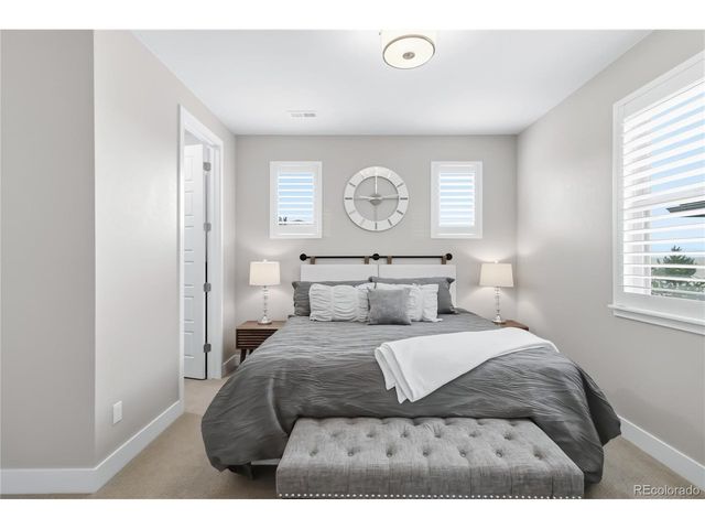 489 Meadowleaf Ln, Highlands Ranch, CO 80126