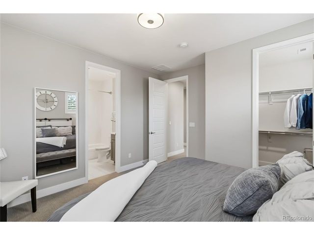 489 Meadowleaf Ln, Highlands Ranch, CO 80126