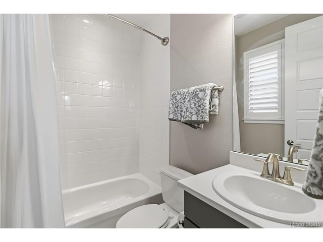 489 Meadowleaf Ln, Highlands Ranch, CO 80126