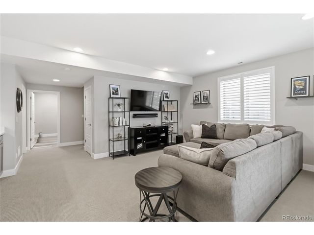 489 Meadowleaf Ln, Highlands Ranch, CO 80126