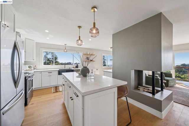 5969 Rincon Dr, Oakland, CA 94611