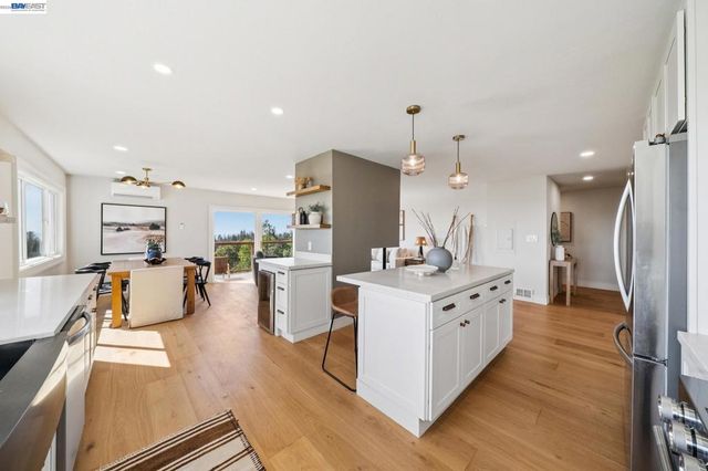 5969 Rincon Dr, Oakland, CA 94611