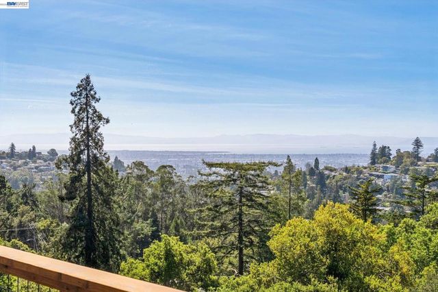 5969 Rincon Dr, Oakland, CA 94611