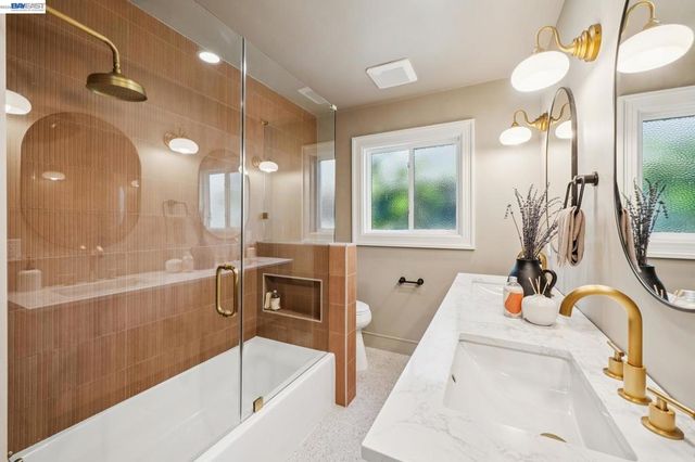 5969 Rincon Dr, Oakland, CA 94611