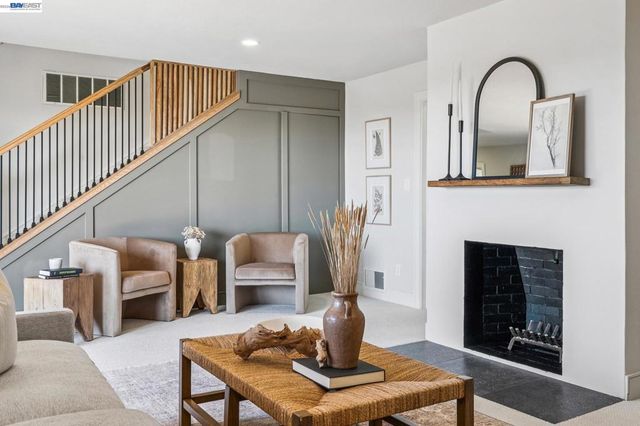 5969 Rincon Dr, Oakland, CA 94611