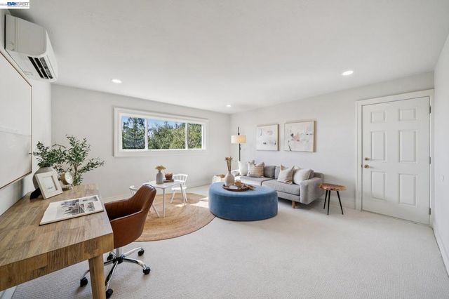 5969 Rincon Dr, Oakland, CA 94611