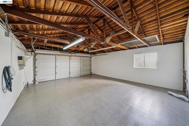 5969 Rincon Dr, Oakland, CA 94611