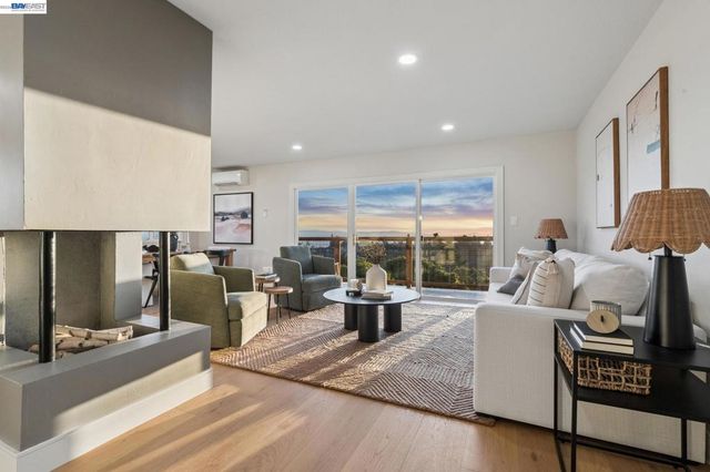 5969 Rincon Dr, Oakland, CA 94611