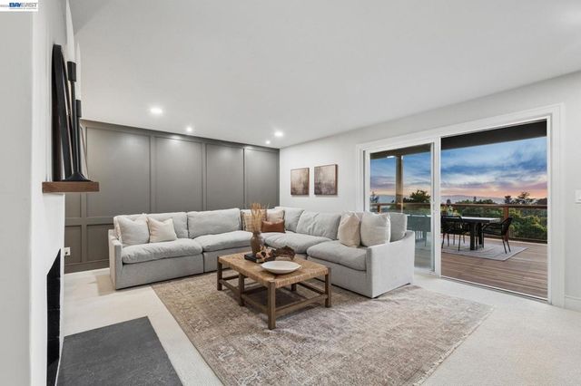 5969 Rincon Dr, Oakland, CA 94611