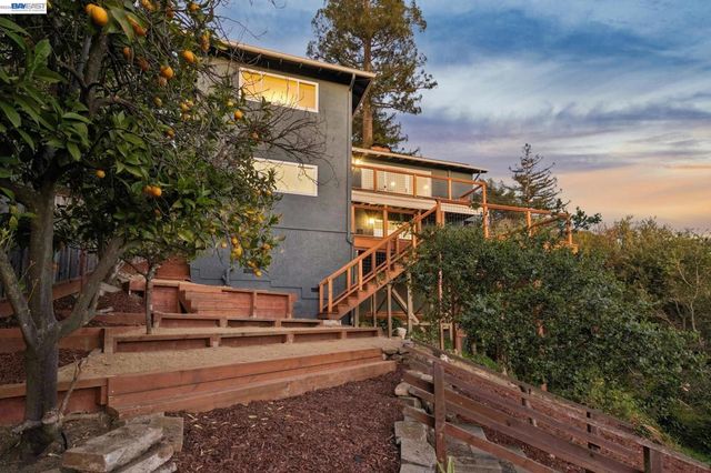 5969 Rincon Dr, Oakland, CA 94611