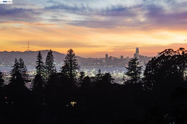 5969 Rincon Dr, Oakland, CA 94611