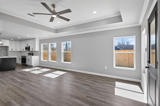 604 Jefferson Avenue, Cleveland, TX 77327