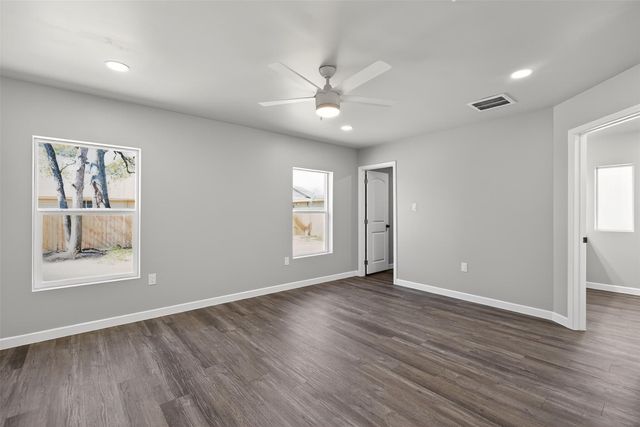 604 Jefferson Avenue, Cleveland, TX 77327